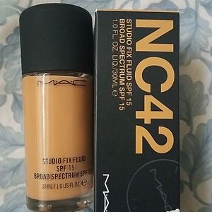 MAC NC42 Studio Fix Fluid Foundation